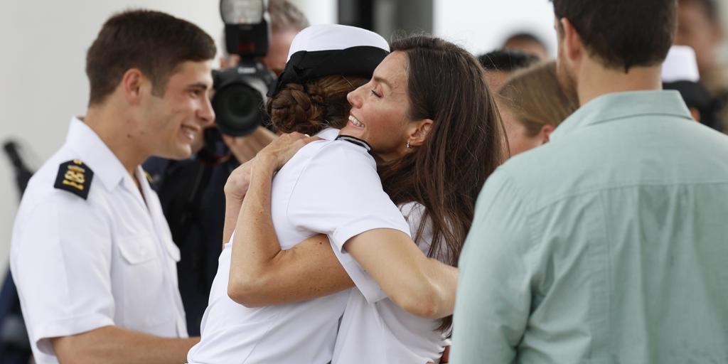 El emotivo reencuentro de la Reina Letizia y la Princesa Leonor durante la escala del Juan Sebastián Elcano en Panamá