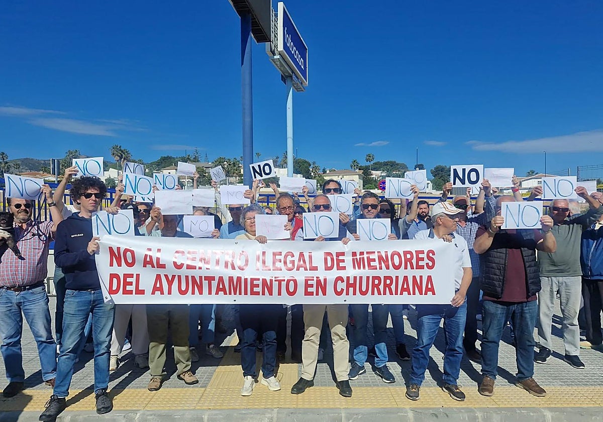 Concentración de vecinos protestando por el centro