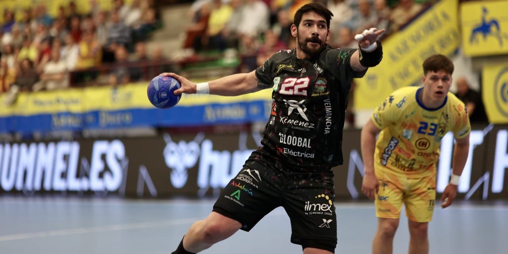 El Ángel Ximénez Puente Genil sudará por la permanencia tras caer ante Villa de Aranda (28-25)