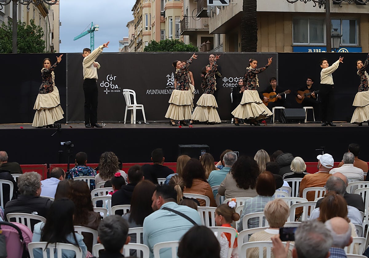 Uno de los conjuntos durante su actuación
