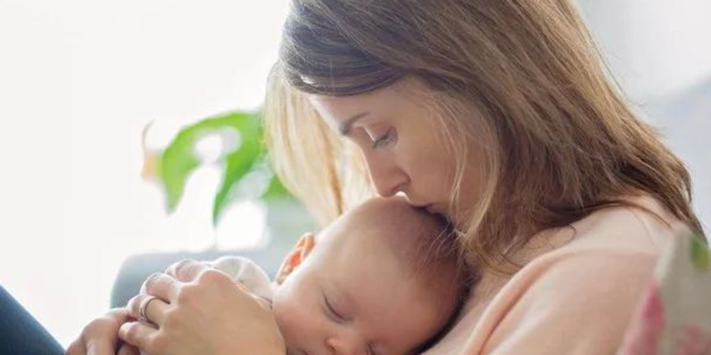 Casi 10.000 madres y 11.000 padres han recibido este año la prestación por maternidad