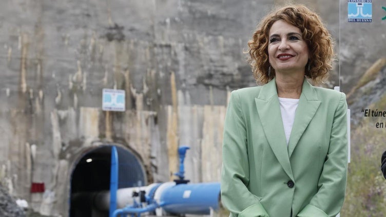María Jesús Montero vuelve a usar los recursos públicos para hacer campaña andaluza desde la inauguración de unas obras hidráulicas en Sevilla