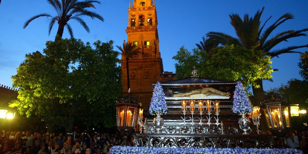 Cuarenta años de las cofradías de Córdoba en la Catedral: cuando el Santo Sepulcro abrió la puerta por la que pasaron todas