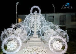 La fiesta de la Cruz de Añora dibuja un sueño de geometría blanca con luz y flores
