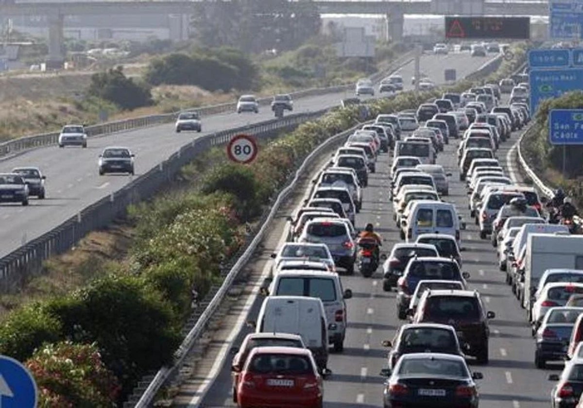 Atasco en la antigua Autopista AP-4.