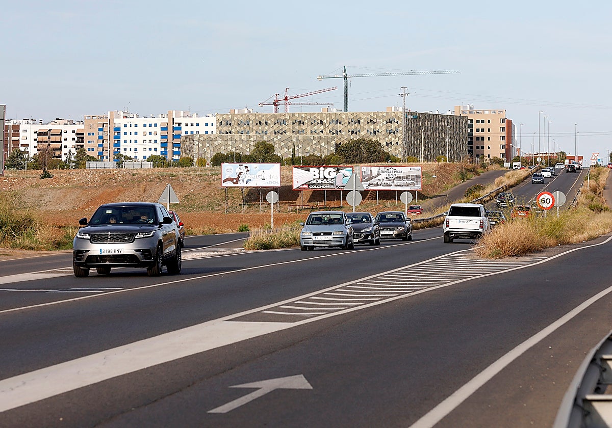 Vehículos en la carretera del Aeropuerto