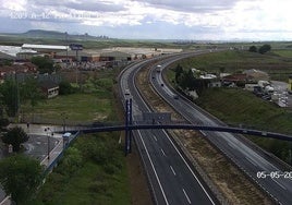 Muere el conductor de una furgoneta al salirse de la A-42 en Villaluenga y chocar contra el quitamiedos