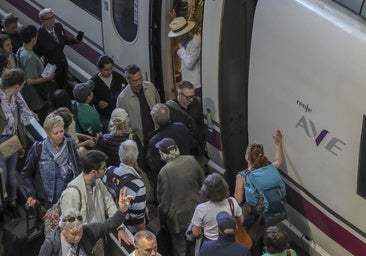 La Alta Velocidad toca fondo en Andalucía con miles de viajeros atrapados