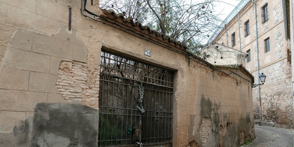 La Real Academia quiere que se declare BIC una casa del Casco de Toledo «amenazada por viviendas y garajes»