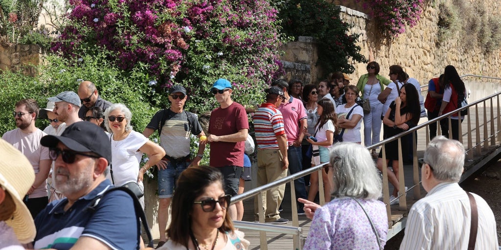 ¿Hasta dónde llegan los precios de los hoteles para los Patios de Córdoba 2025?