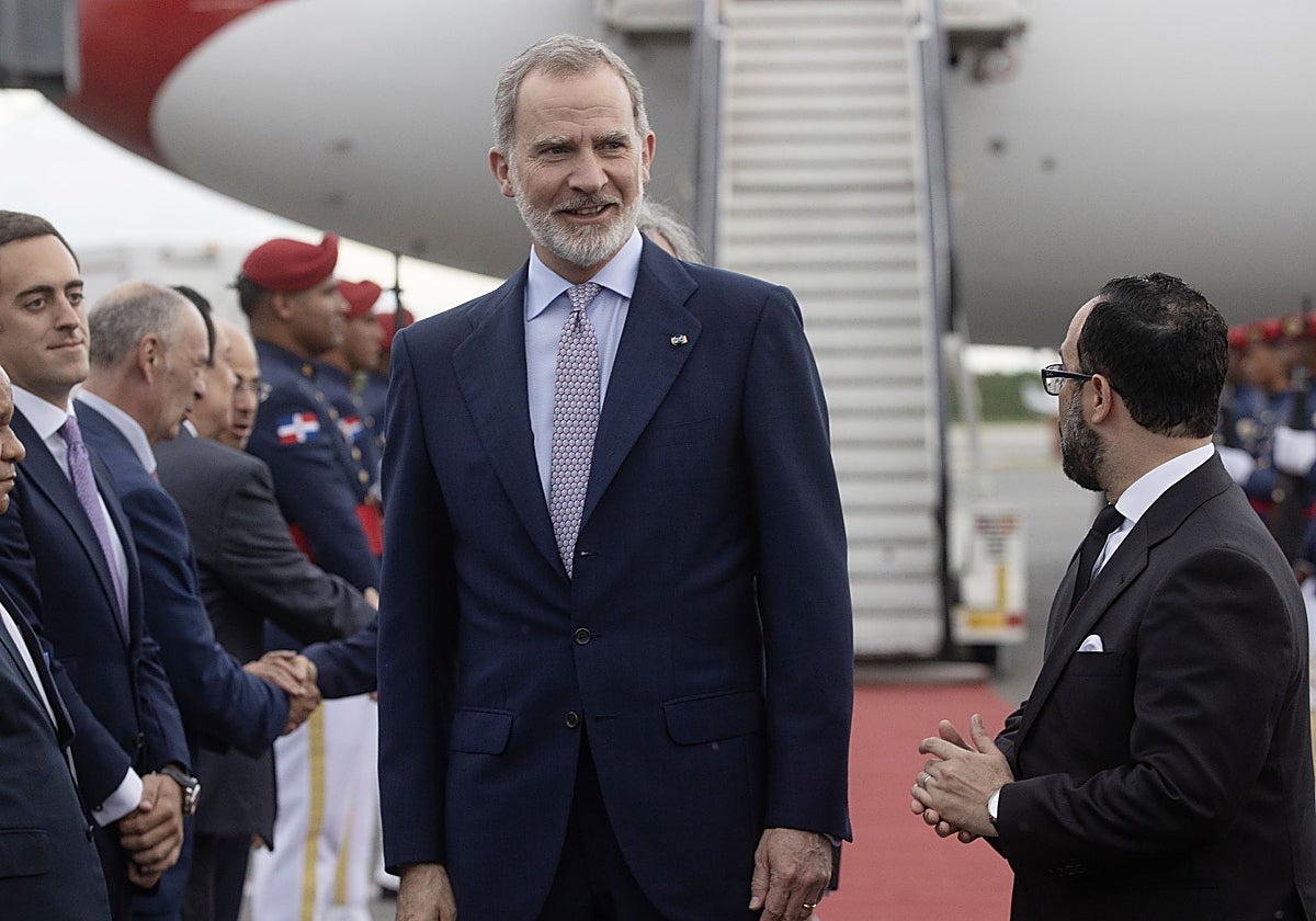 Felipe VI, a su llegada al aeropuerto de República Dominicana