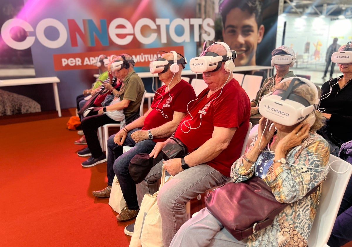 En el recinto de La Farga se celebra desde este miércoles y hasta el viernes FiraGran con presencia de más novedades tecnológicas para combatir la soledad no deseada y la brecha digital