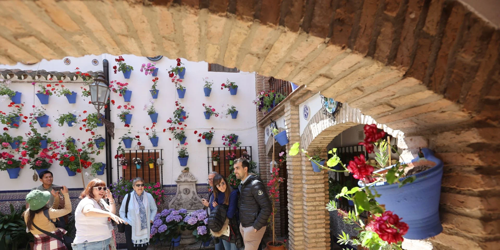 Una controladora de los Patios de Córdoba te da un consejo clave para visitarlos: «La hora punta de las colas es...»