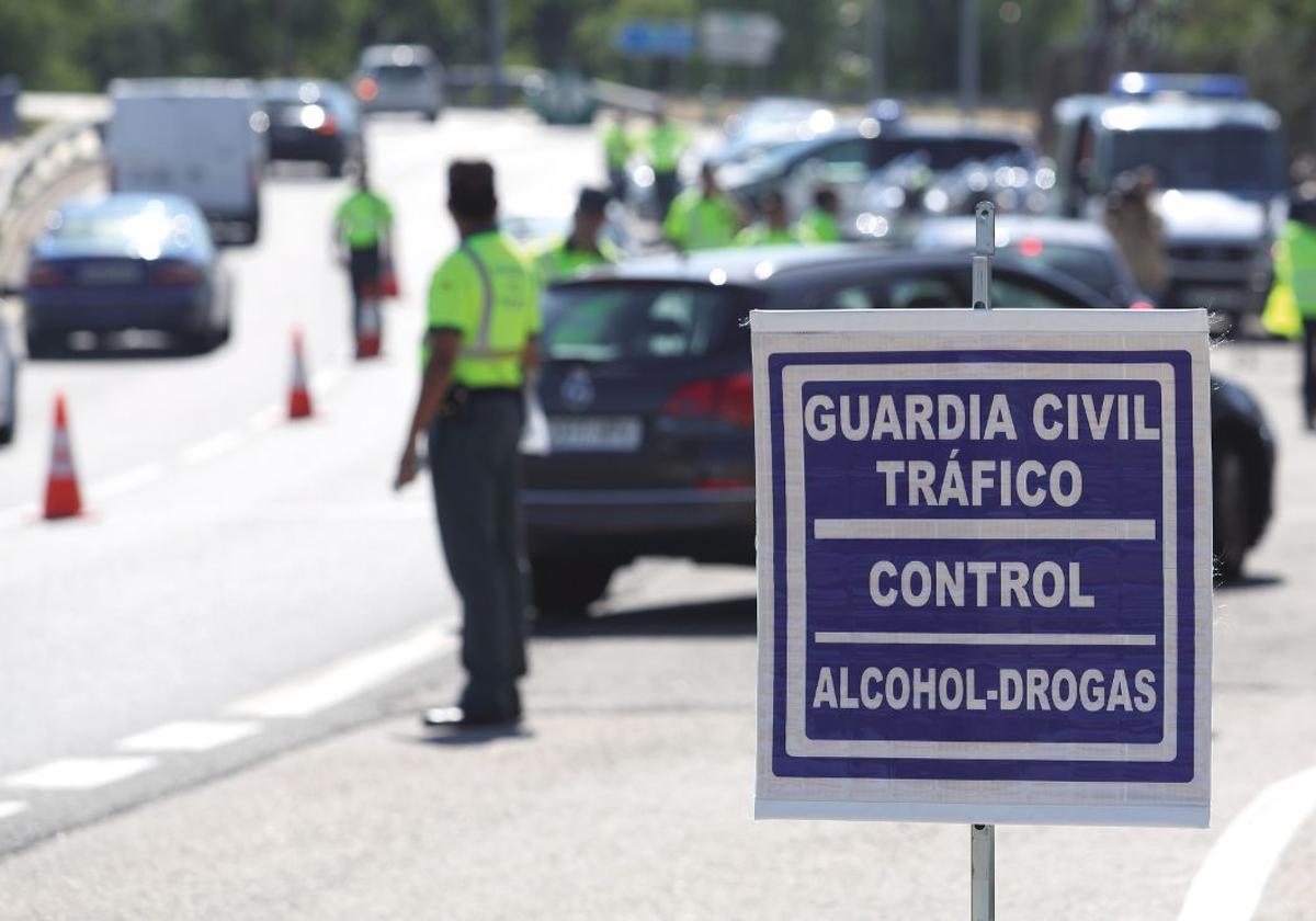 Situaciones como esta, con el coche parado, ya no son sancionables