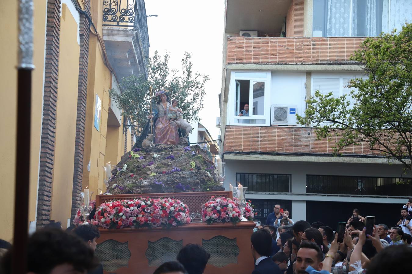 La procesión infantil y juvenil de la Divina Pastora de Córdoba, en imágenes