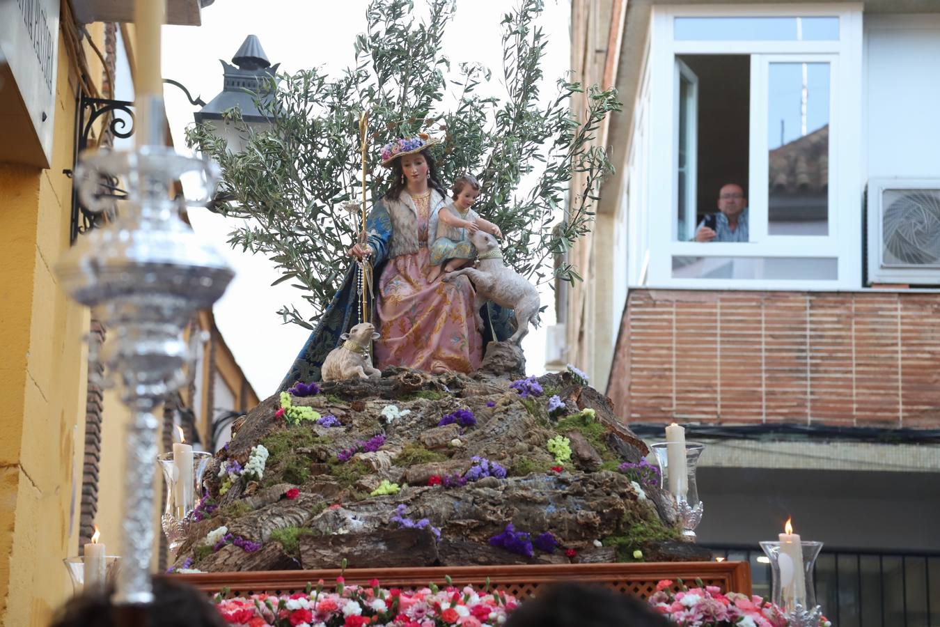 La procesión infantil y juvenil de la Divina Pastora de Córdoba, en imágenes