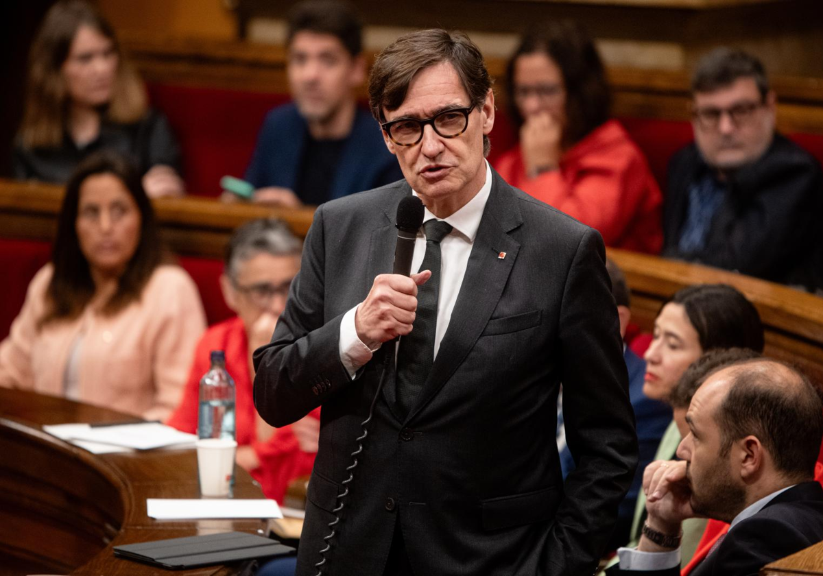 Salvador Illa, presidente de la Generalitat de Cataluña, durante la sesión parlamentaria de este miércoles