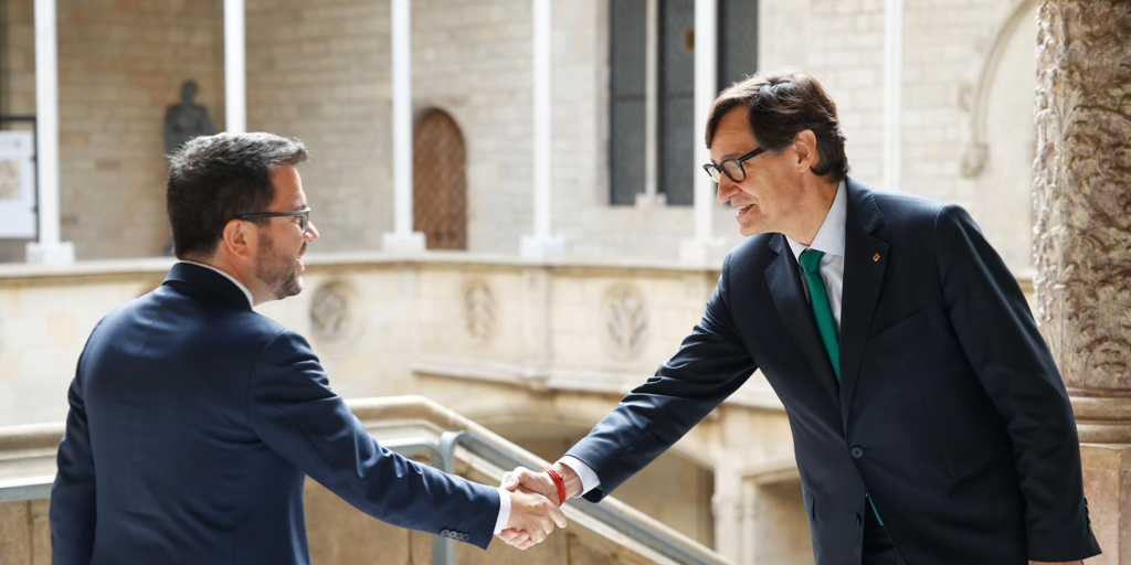El Parlament aprueba con los votos del PSC un cuerpo diplomático catalán propio