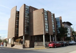 Condenan por intrusismo a un falso podólogo que trabajaba en una residencia de ancianos en Valencia