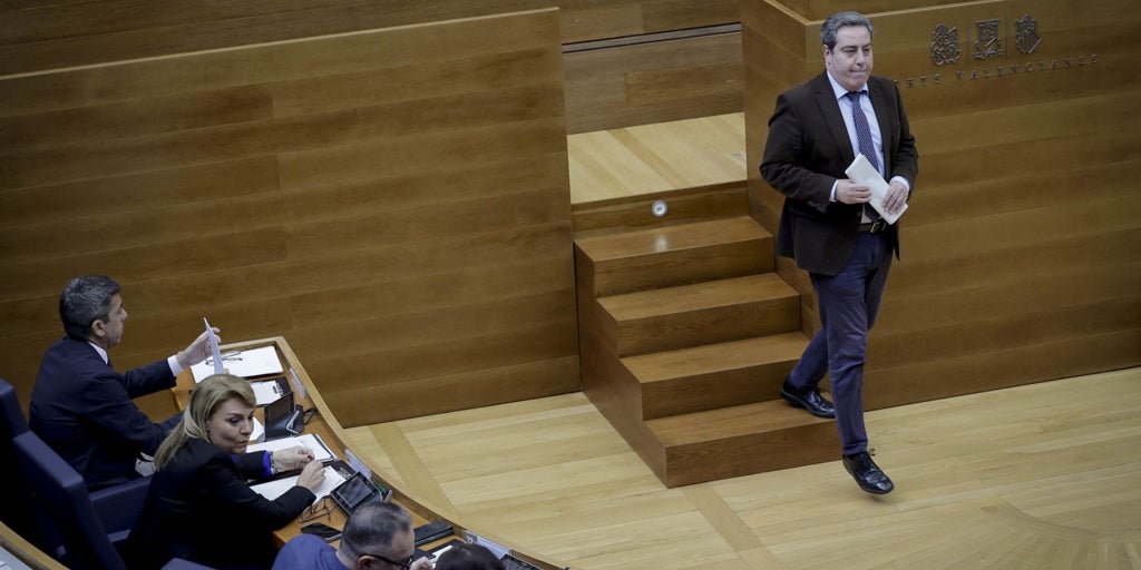 Vox reclama un recorte de 420.000 euros a los sindicatos en los presupuestos de Mazón y esquiva el choque con la patronal