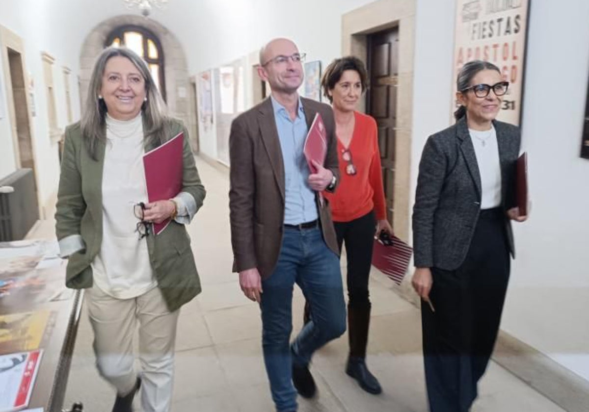 Castro, Muíñoz, Álvarez y Rosón, en Raxoi (archivo)