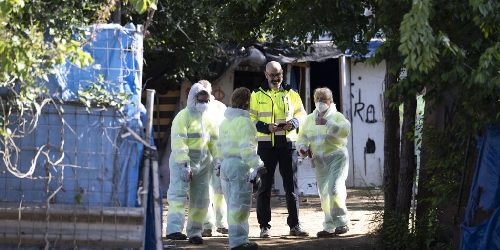 El Ayuntamiento de Barcelona desaloja el asentamiento barraquista de Vallcarca