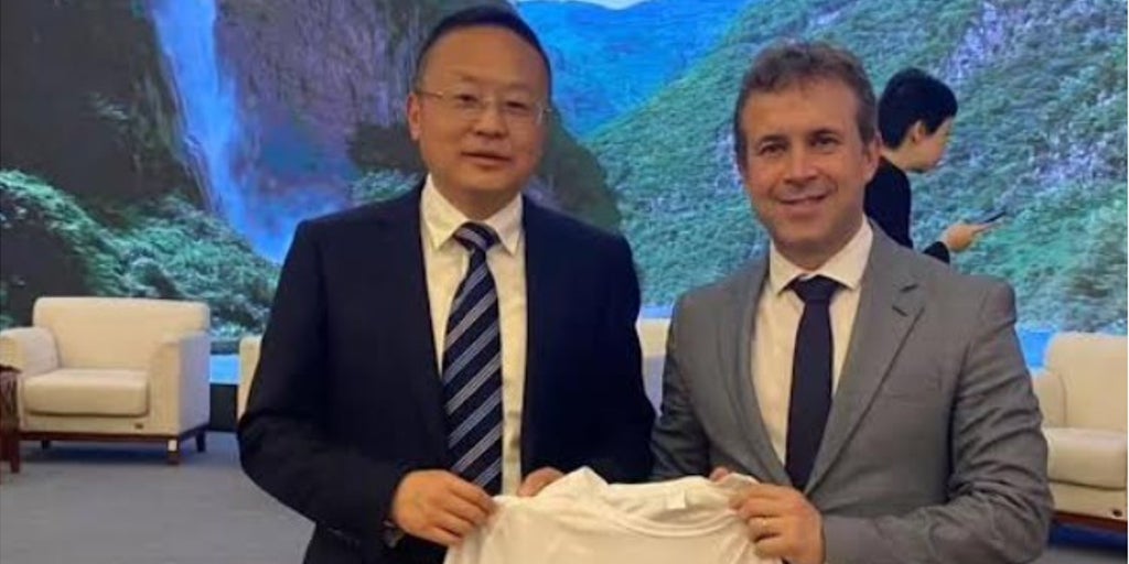 China paga un viaje al alcalde de Jaén y ediles del bloque de Sánchez para estrechar lazos entre «ciudades cercanas e iguales»