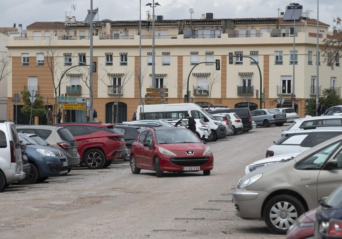 Zona de estacionamiento a escasos metros del Paseo de la Ribera