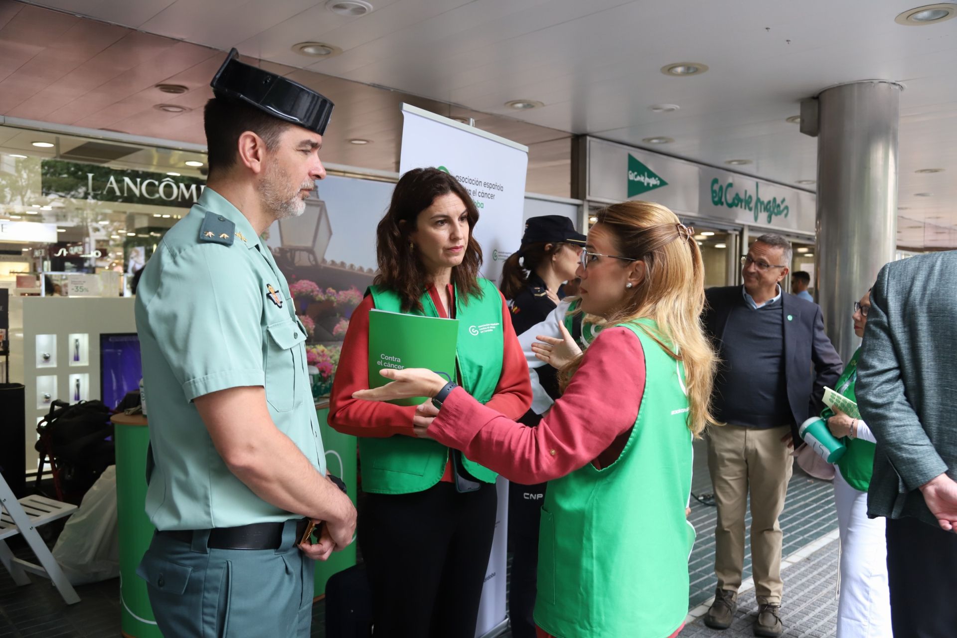 La cuestación solidaria contra el cáncer en Córdoba, en imágenes