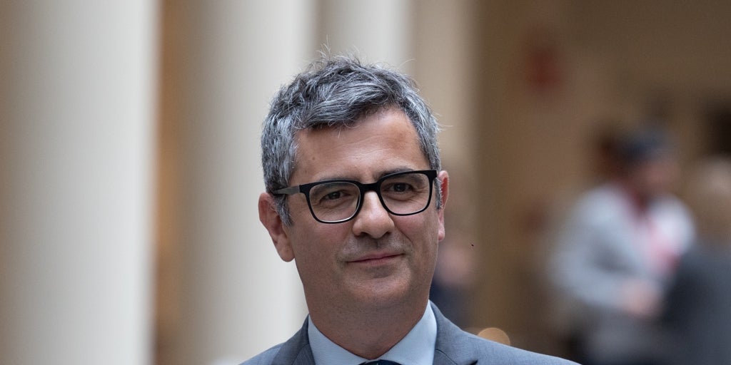 El Gobierno felicita a León XIV y confía en su «ascendencia» como estadounidense sobre Trump