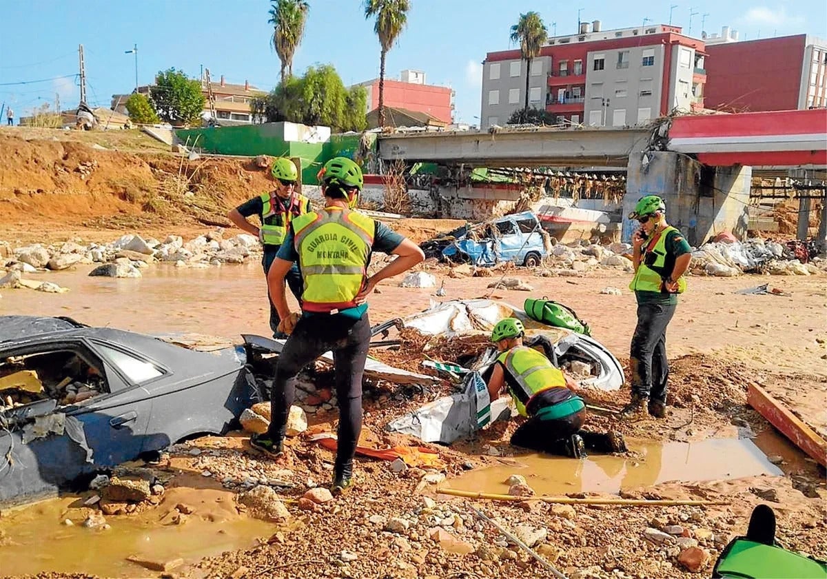 Imagen de los equipos de rescate en una zona afectada por la dana
