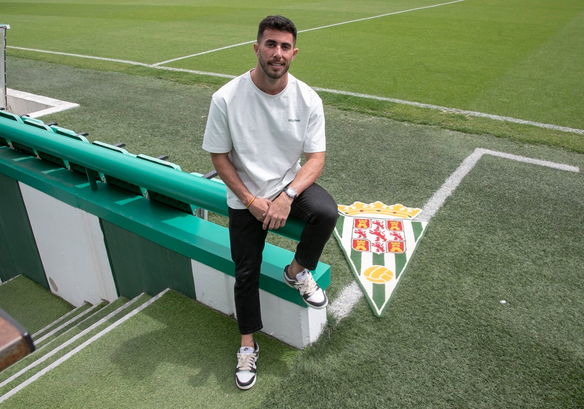 El blanquiverde Jacobo González posa para ABC en El Arcángel