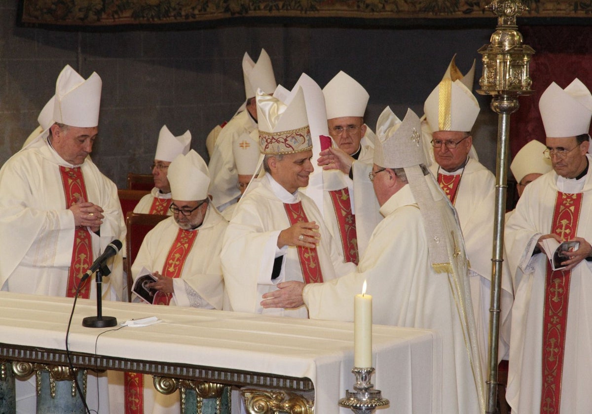 El Papa León XIV, entonces cardenal, en 2016 en la ordenación episcopal de Manuel Herrero como obispo de Palencia