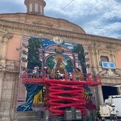 Valencia homenajea a los voluntarios de la dana en el tapiz floral dedicado a la Virgen de los Desamparados