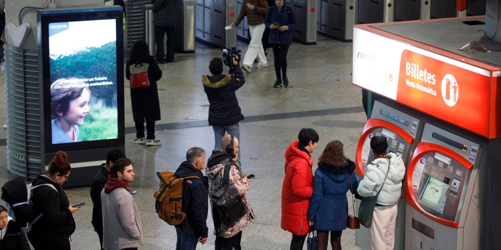 Madrid amplía la gratuidad del transporte a menores de 14 años y mantiene el abono gratuito para mayores de 65