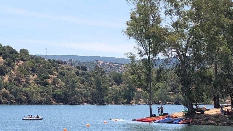 La bandera azul volverá a ondear en la playa de interior de Andújar