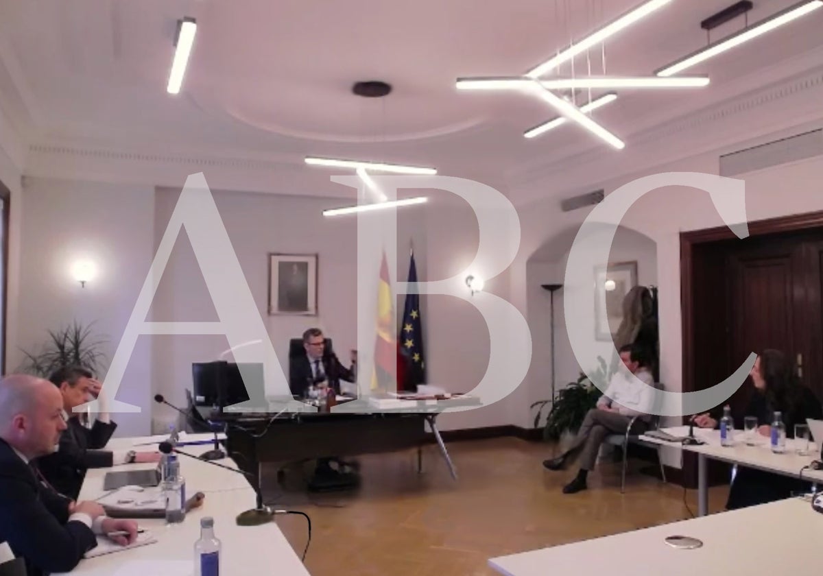 El juez al ministro: «Está respondiendo con cierto titubeo»