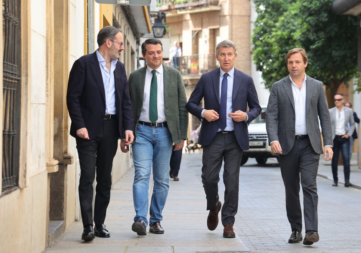 Núñez Feijóo, con Adolfo Molina, José María Bellido y Antonio Repullo, antes del acto en Córoba