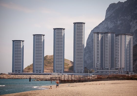 Edificio construidos sobre los rellenos de Gibraltar