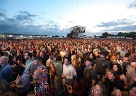 Más 20.000 personas abarrotaron en la tarde noche de ayer el recinto ferial de La Peraleda