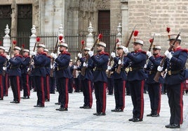 La Guardia Real deja su floreada huella en Toledo