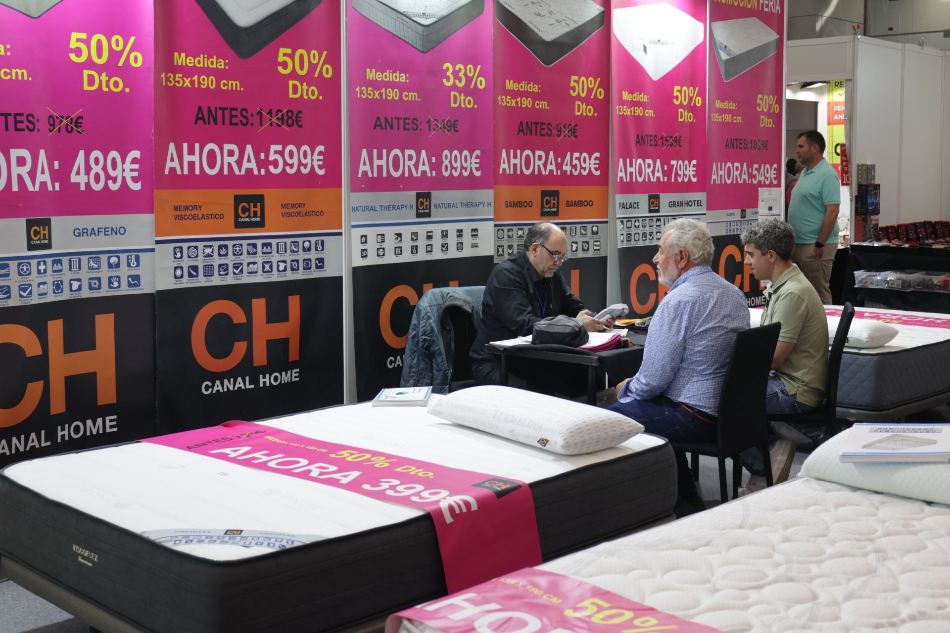 En imágenes, las mejores gangas de la Feria &#039;outlet&#039; de Córdoba