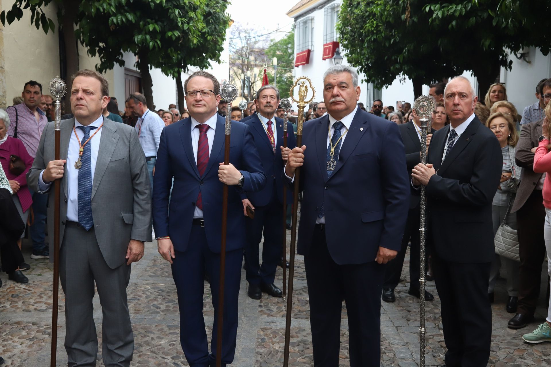 Las mejores imágenes de la sobria y elegante procesión de San Rafael por Córdoba