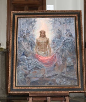 Imagen secundaria 2 - La apertura de la exposición 'Rostros de Cristo' en la que han participado autoridades de Toledo, así como representantes del Cabildo de la catedral, que se podrá visitar hasta finales de año