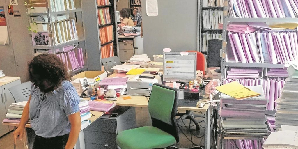 El «casi inexistente» control horario de los funcionarios de Justicia desespera a los jueces de Andalucía