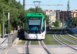 El PP llevará al Congreso la retirada de las ayudas al transporte público para jóvenes de Andalucía