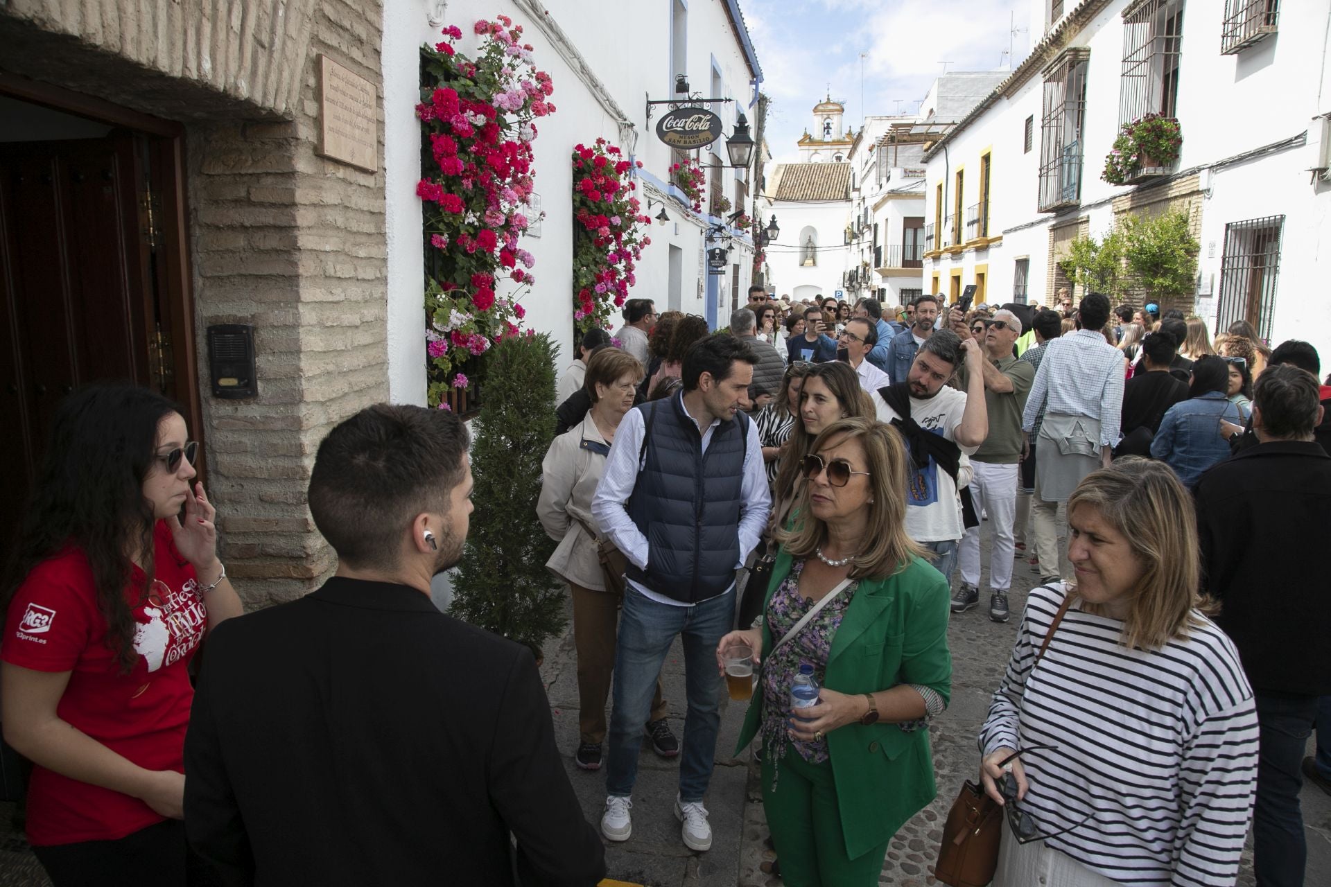 En imágenes, los abarrotados Patios de Córdoba el primer sábado del festival
