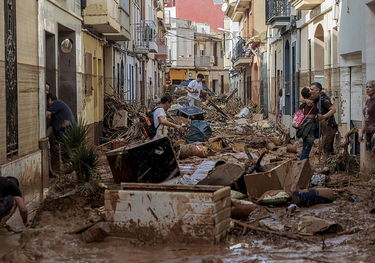 Imagen de archivo de una calle de Paiporta tras la dana del 29 de octubre en Valencia
