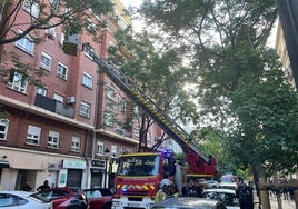 Ocho personas atendidas por quemaduras e inhalación de humo en un incendio en una vivienda de Valencia