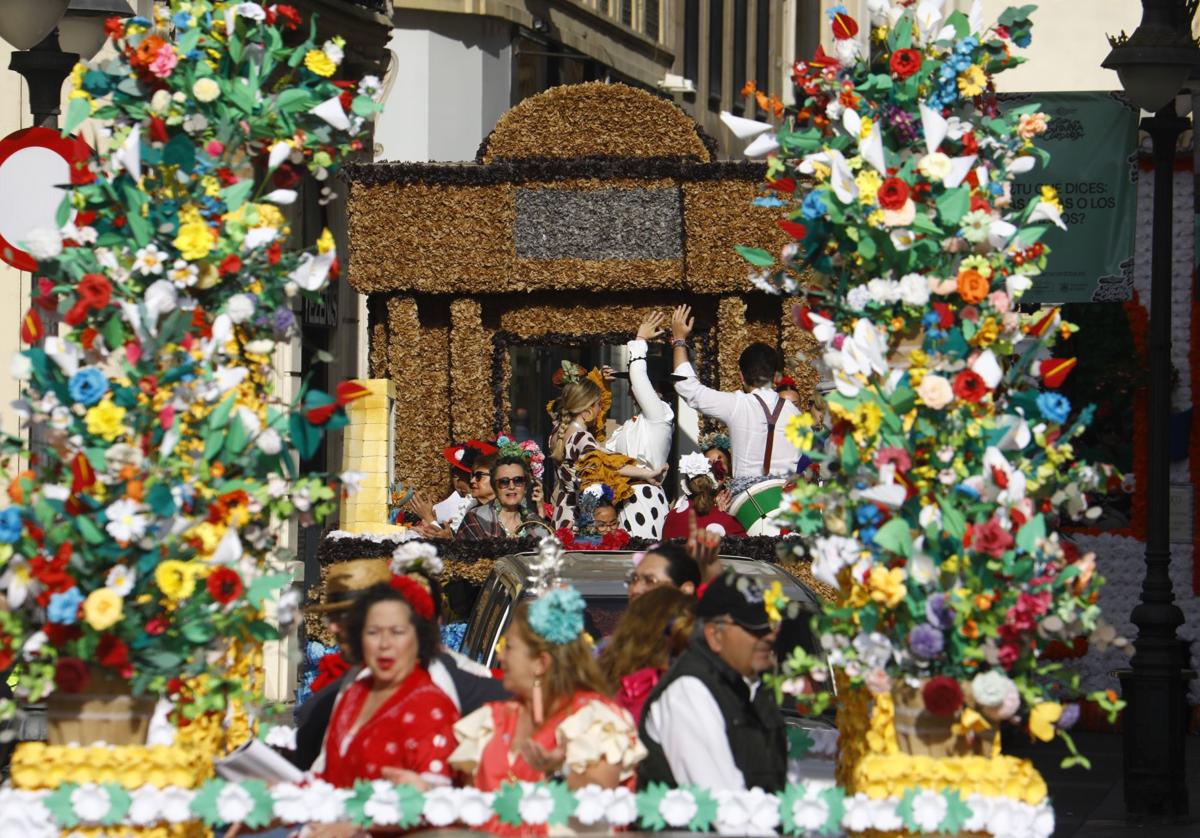 La colorida romería de la Virgen de Linares de Córdoba, en imágenes
